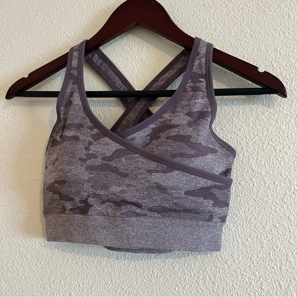 Amazon Camo Seamless Sports Bra Size Medium Gray - Image 2