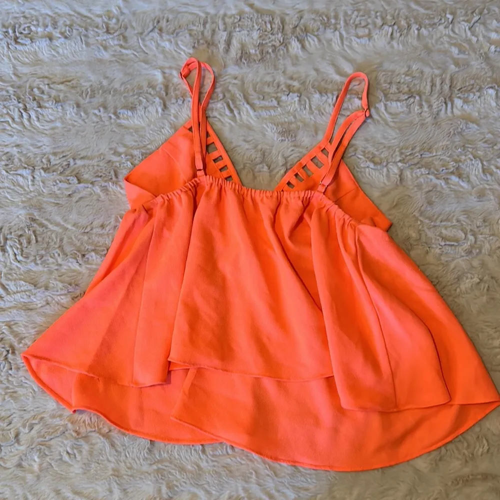 Cute coral top - Image 7