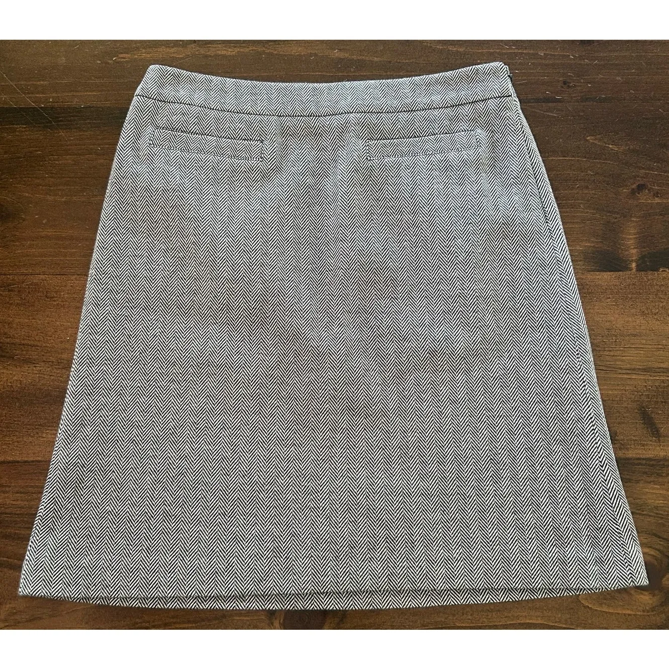 Talbots Black White Herringbone Knit Knee Straight Length Skirt Women's Size 6P‎ - Image 4