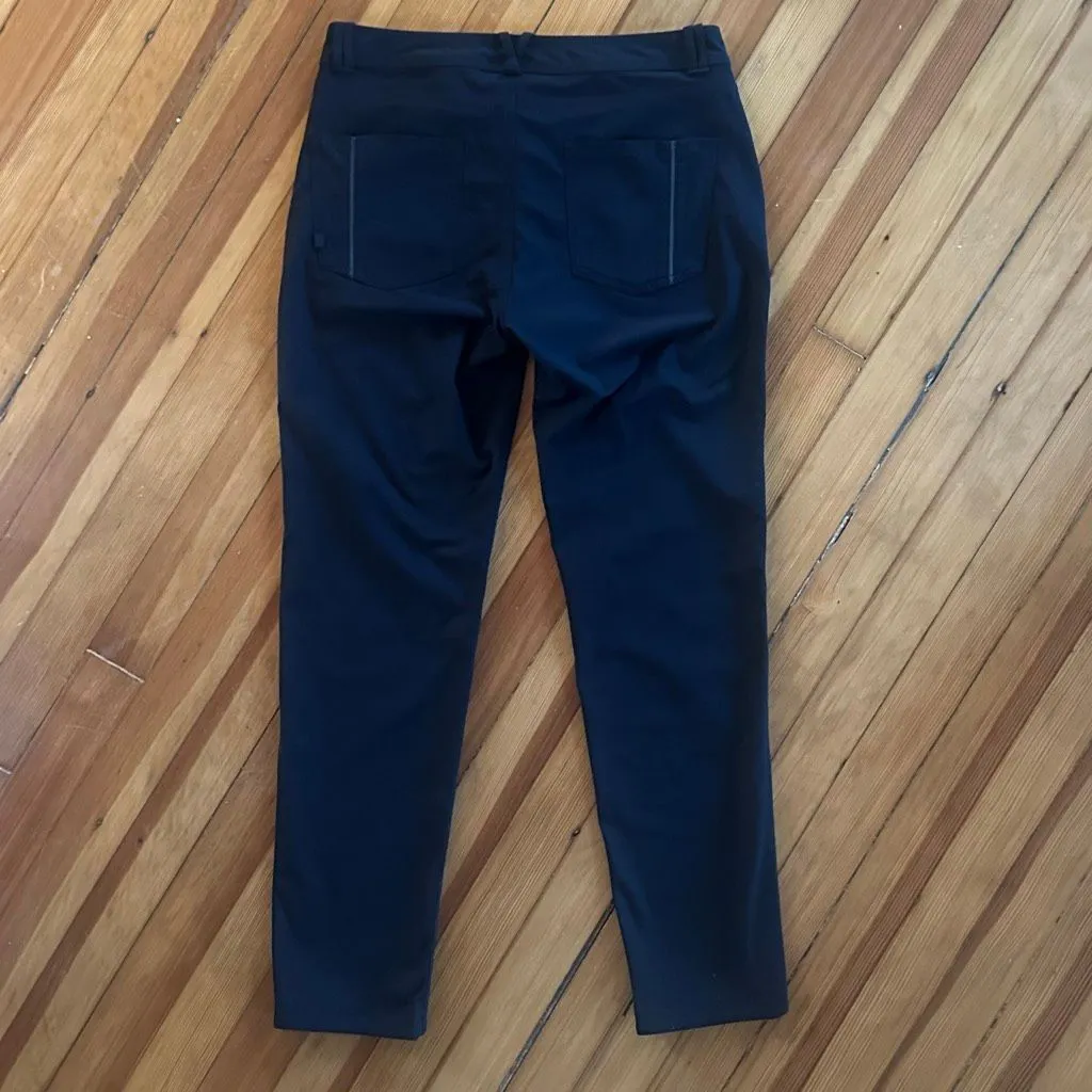 Lululemon Day Trip Boyfriend Pant in Lotus Camo Black Size 10 - Image 4