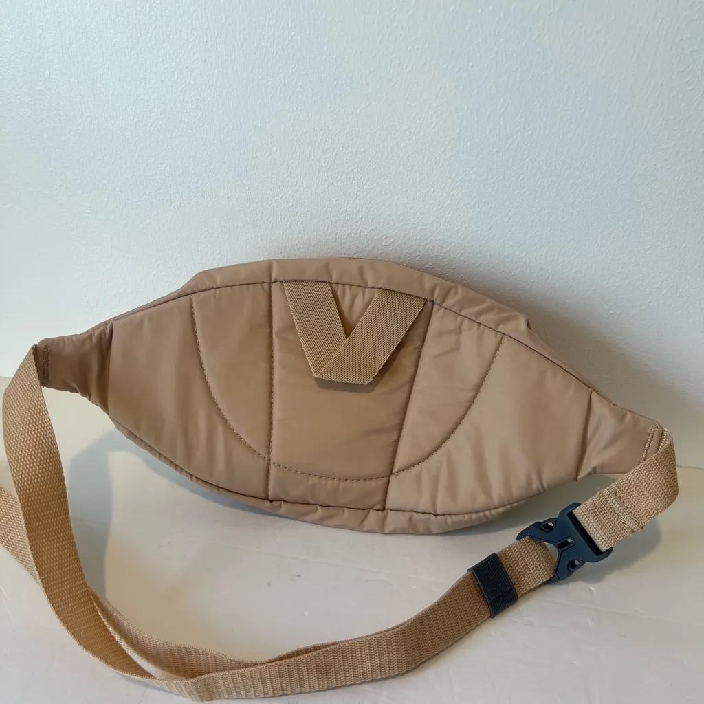 Adidas Women's Tan Waist Bag NWOT - Image 4