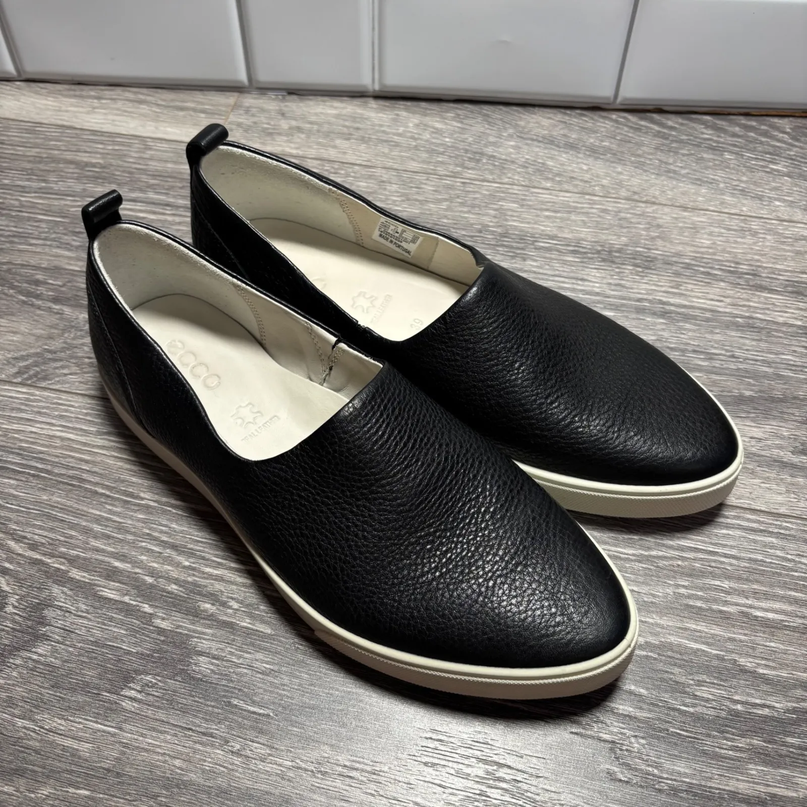 Ecco Black Leather 
Gillian Pointe Slip On US 8-8.5 EU 39 - Image 2