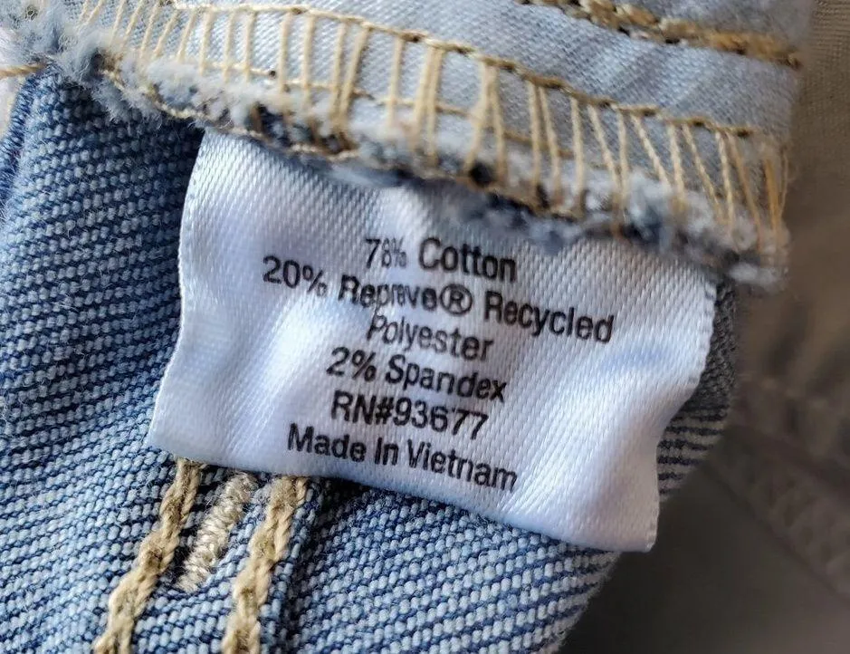 𝅺St John's Bay size 6 bootcut leg medium wash denim jeans - Image 5