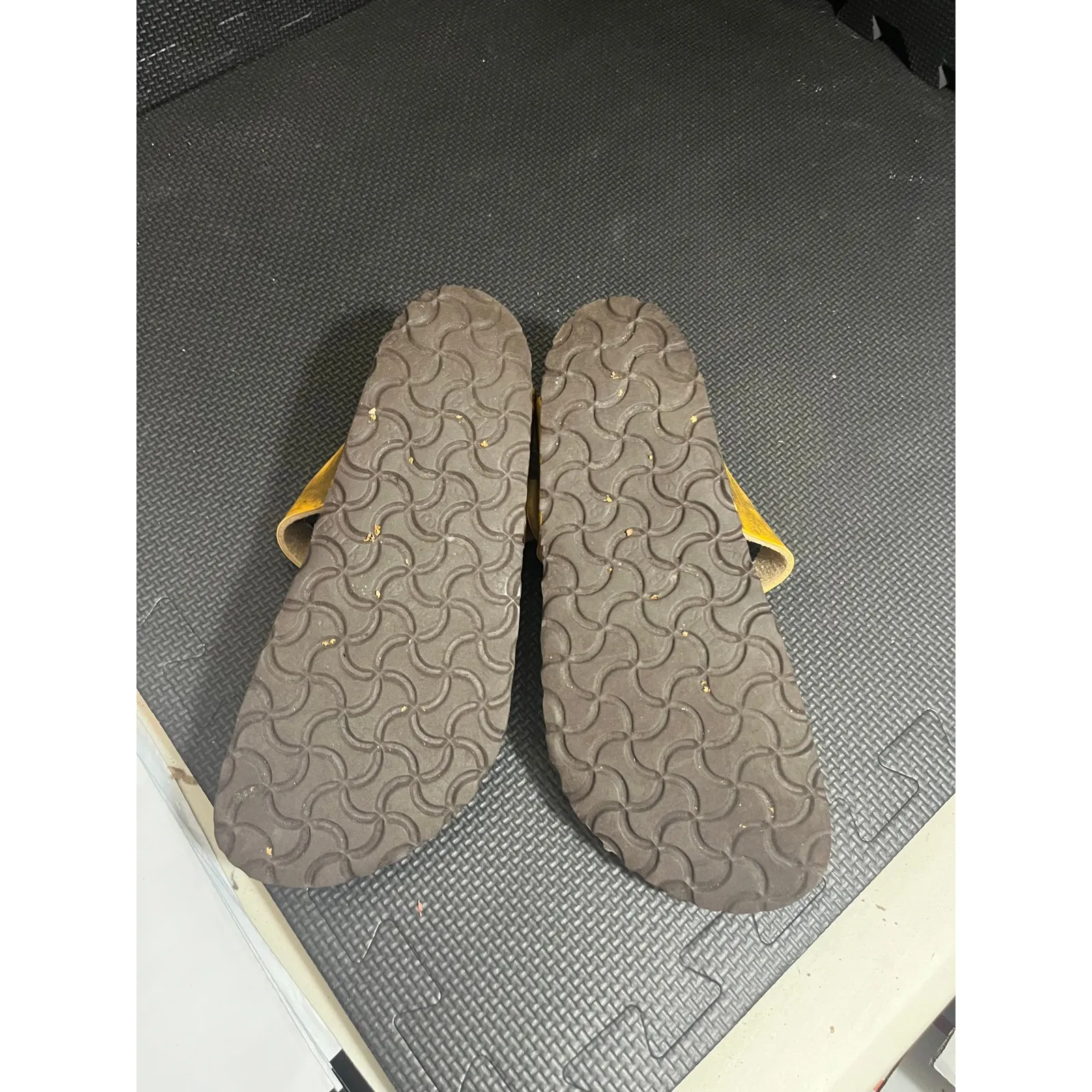 Birkenstock Womens Gizeh Leather Yellow Metallic Thong Sandals Size 37 US 6‎ - Image 5