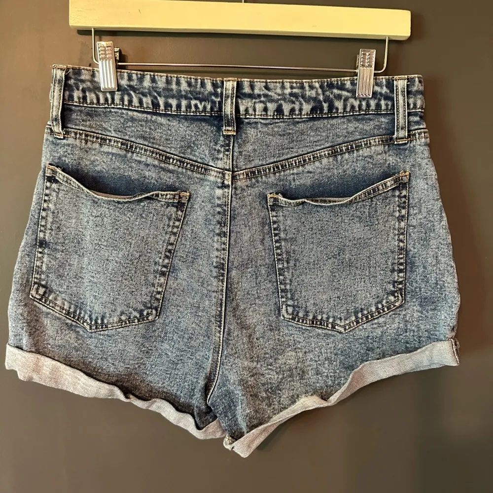 tgla women’s denim shorts, medium wash Blue Size 31 - Image 4