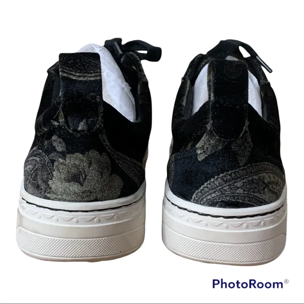 Earth Zag Print Velvet Black Womens Lifestyle Sneakers Size 6.5 - Image 4