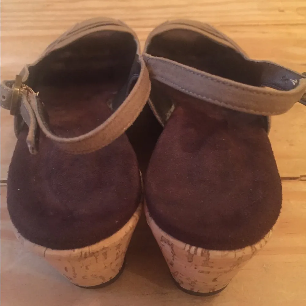 Classic Looking Wedges Size 10 Narrow - Image 3