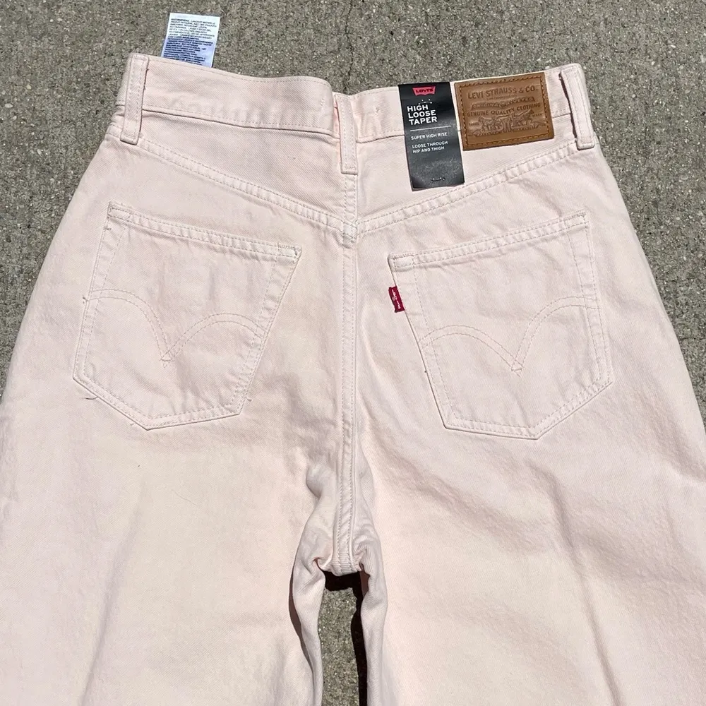 Levi’s High Loose Taper Jeans size 27 - Image 4
