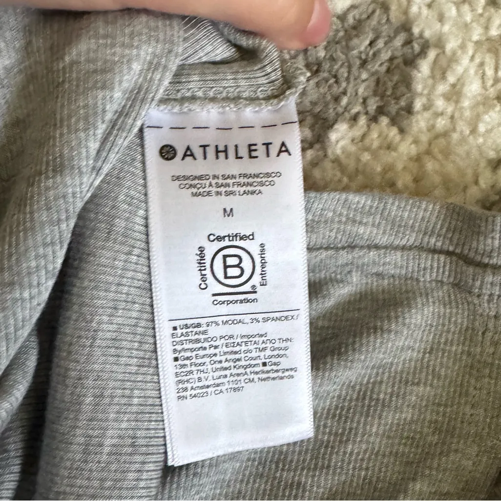 Athleta Ribbed Grey Tank Top with Keyhole Back🫧 - Image 3