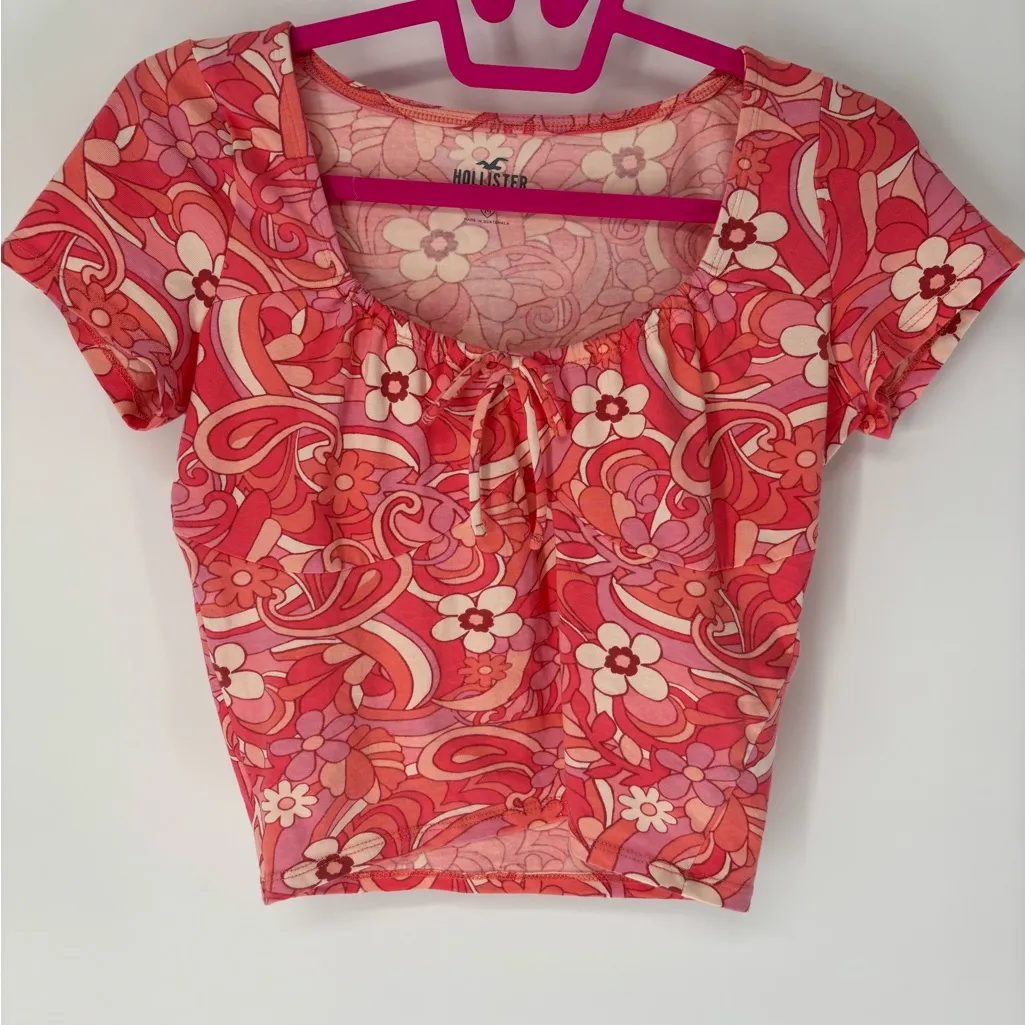 Hollister Retro Floral Crop Top - Image 4
