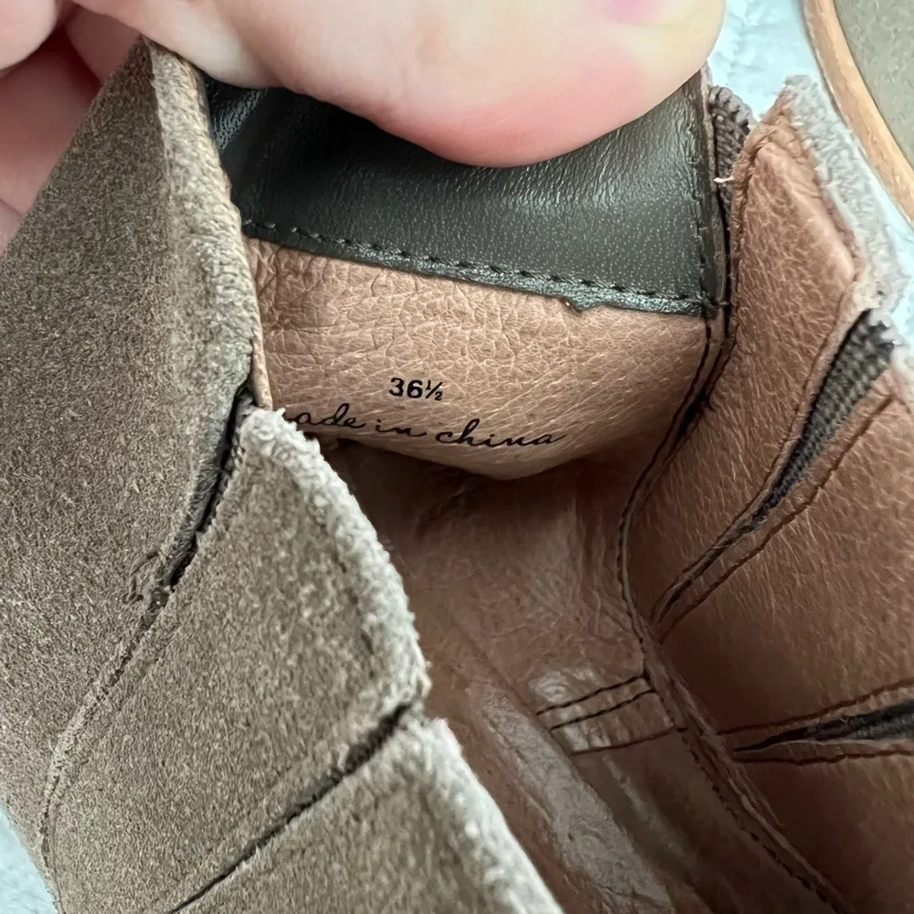 Barlow Suede Taupe Block Heel Chelsea Boots, size 6 1/2 - Image 4