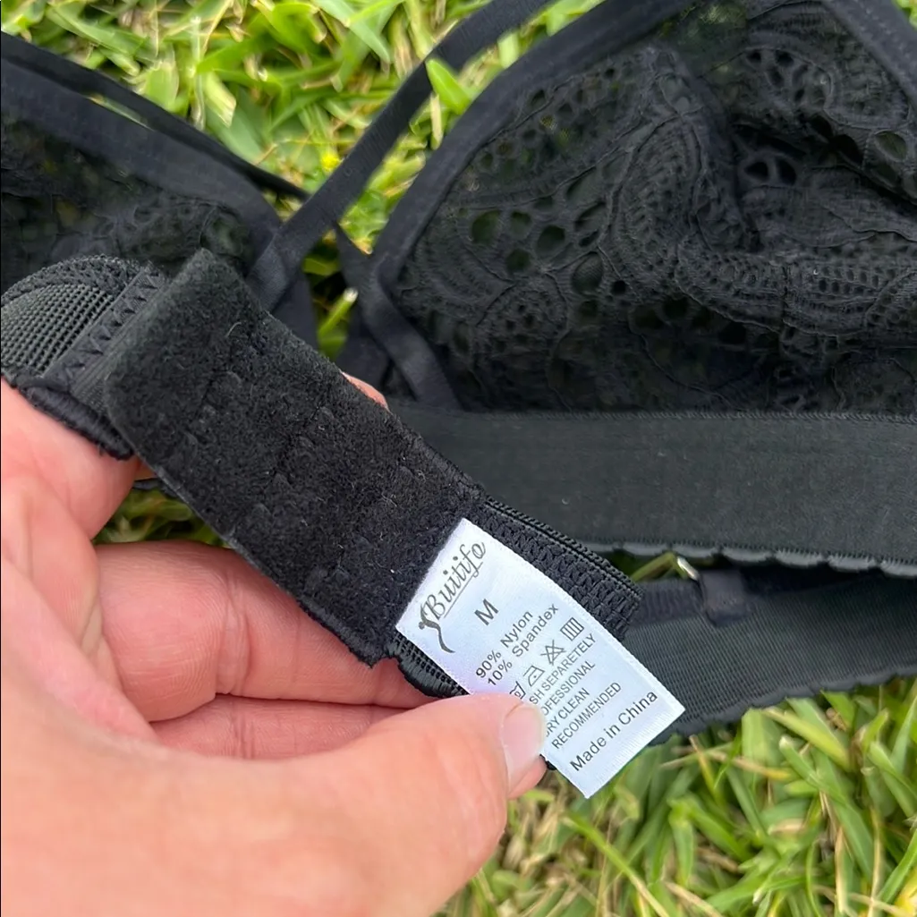 Black Lace Triangle Bra with Adjustable Straps Size M - Image 2