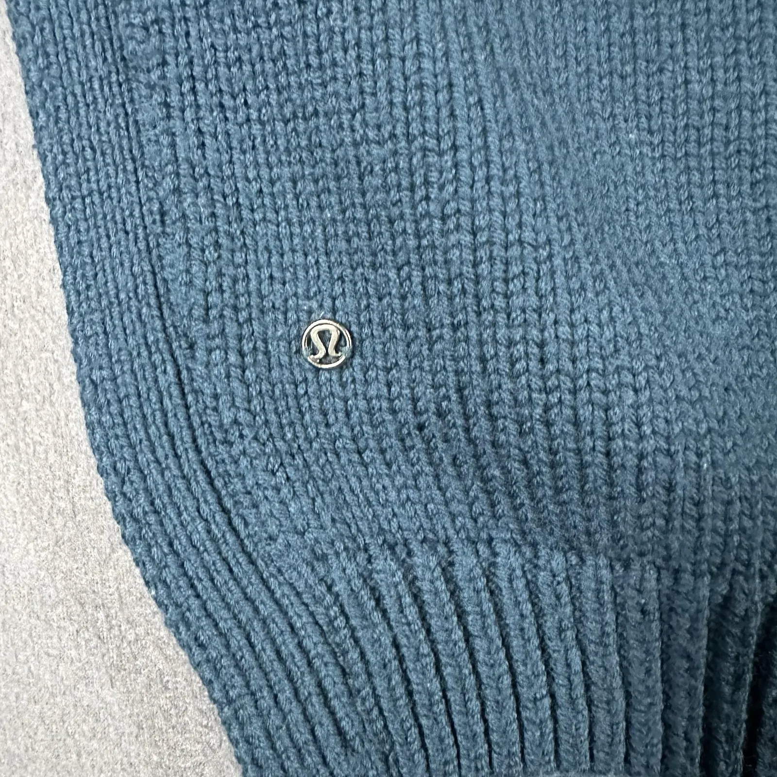 Lululemon Yin to You Sweater Womens Size 8 Merino Wool Blue Knit Thumbholes - Image 9