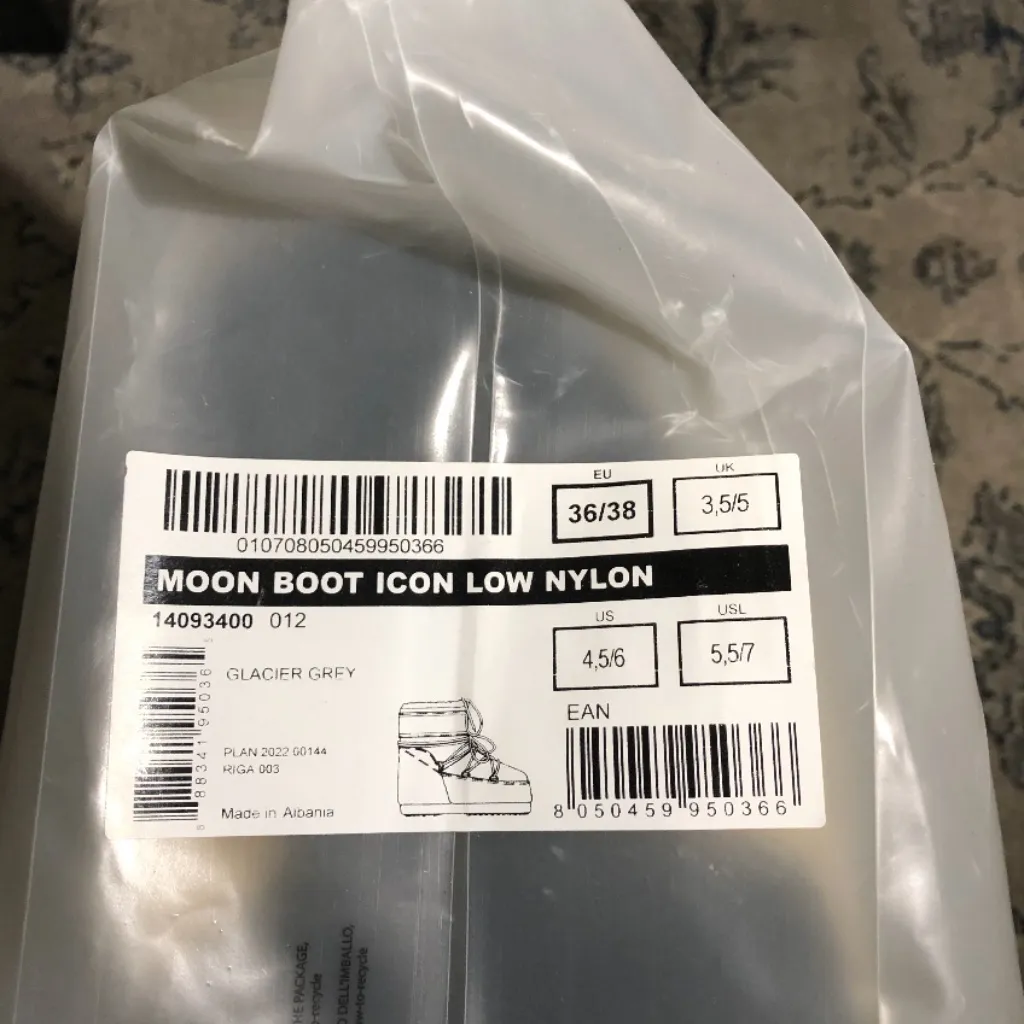 Moon Boot Light Gray Winter Boots Size 7 - Image 13
