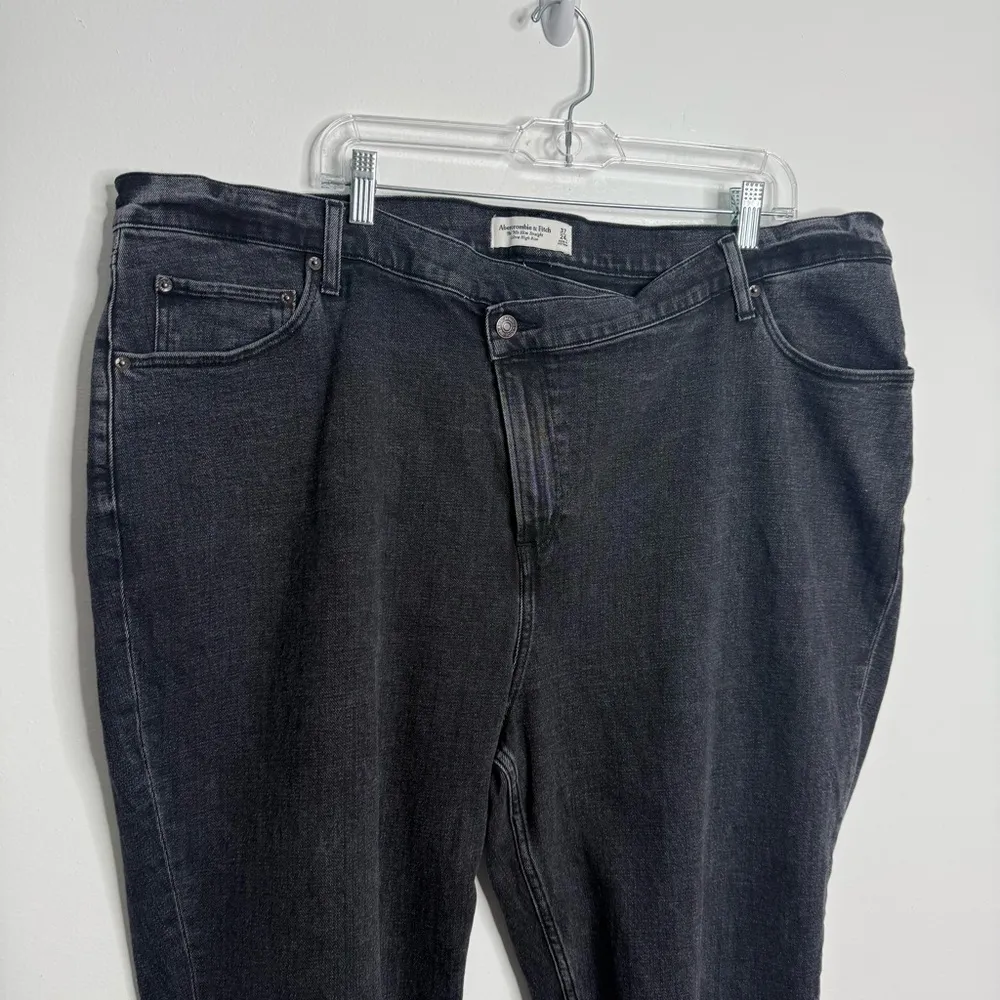 Abercrombie & Fitch The 90's Slim Straight Ultra High Rise Black Size 37/24 Long - Image 4