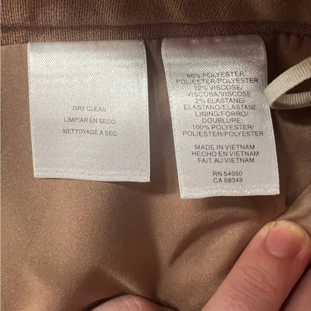 Anne Klein skirt tan with brown faux leather trim - Image 4