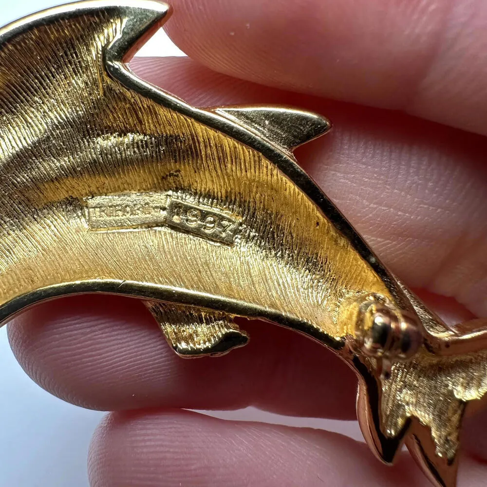 Trifari 1997 Rhinestone Dolphin Brooch Pin Gold Tone Sea life - Image 6