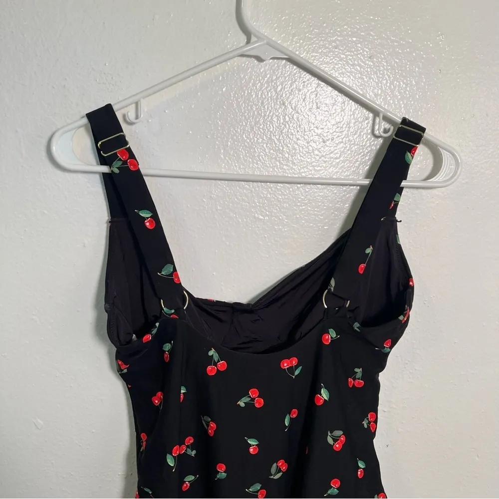 Weworewhat Ruched Cup One Piece Swimsuit Black Cherries XL - Image 8