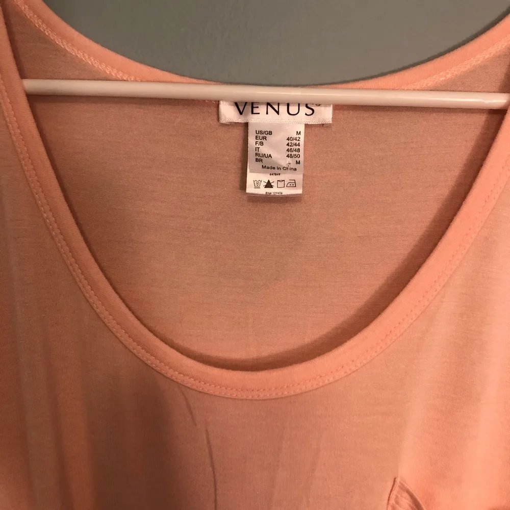 Venus peach tie front pocket t size large! - Image 3