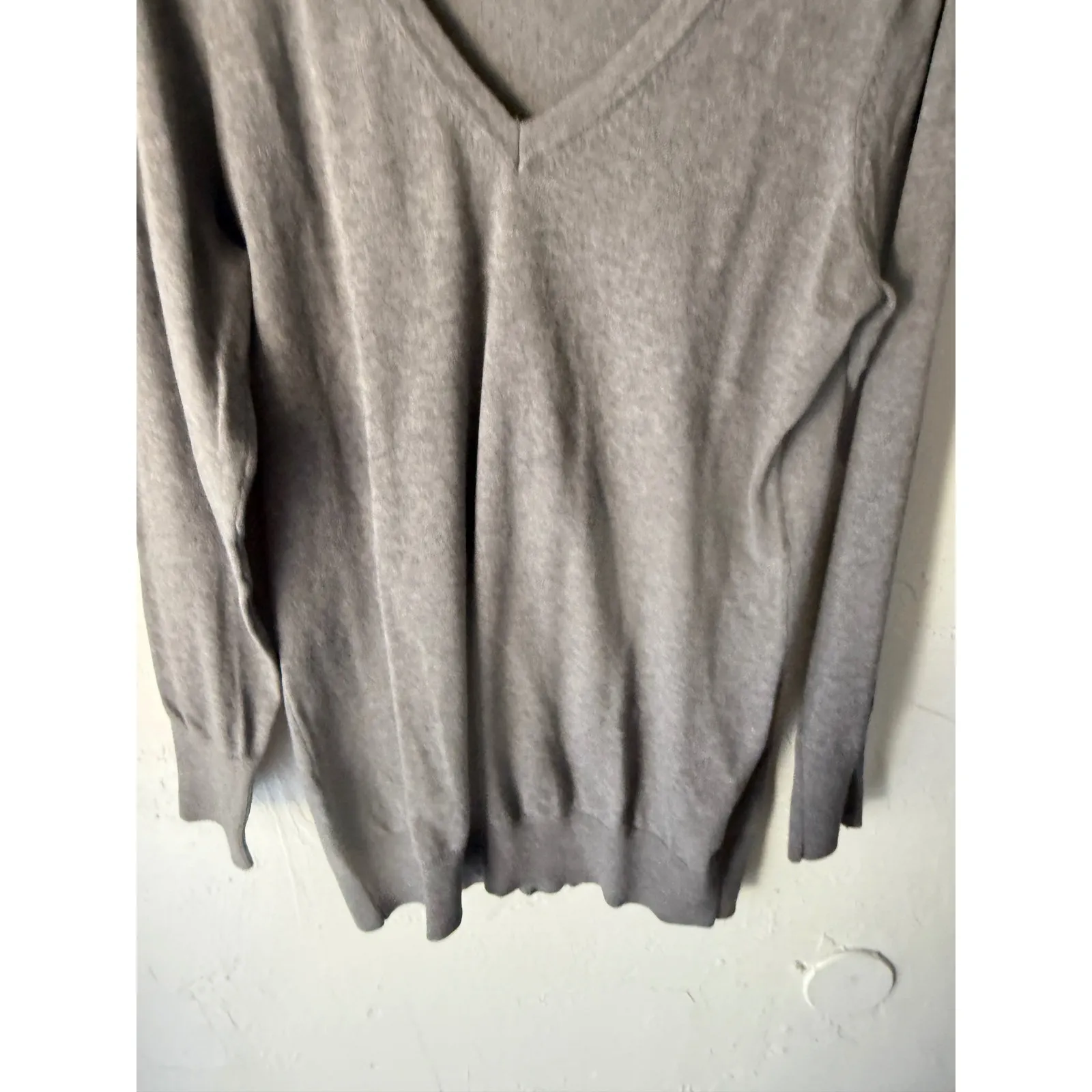 H&M Basic Gray V Neck Long Sleeve Sweater Top Women L Minimalist Closet Staple - Image 5