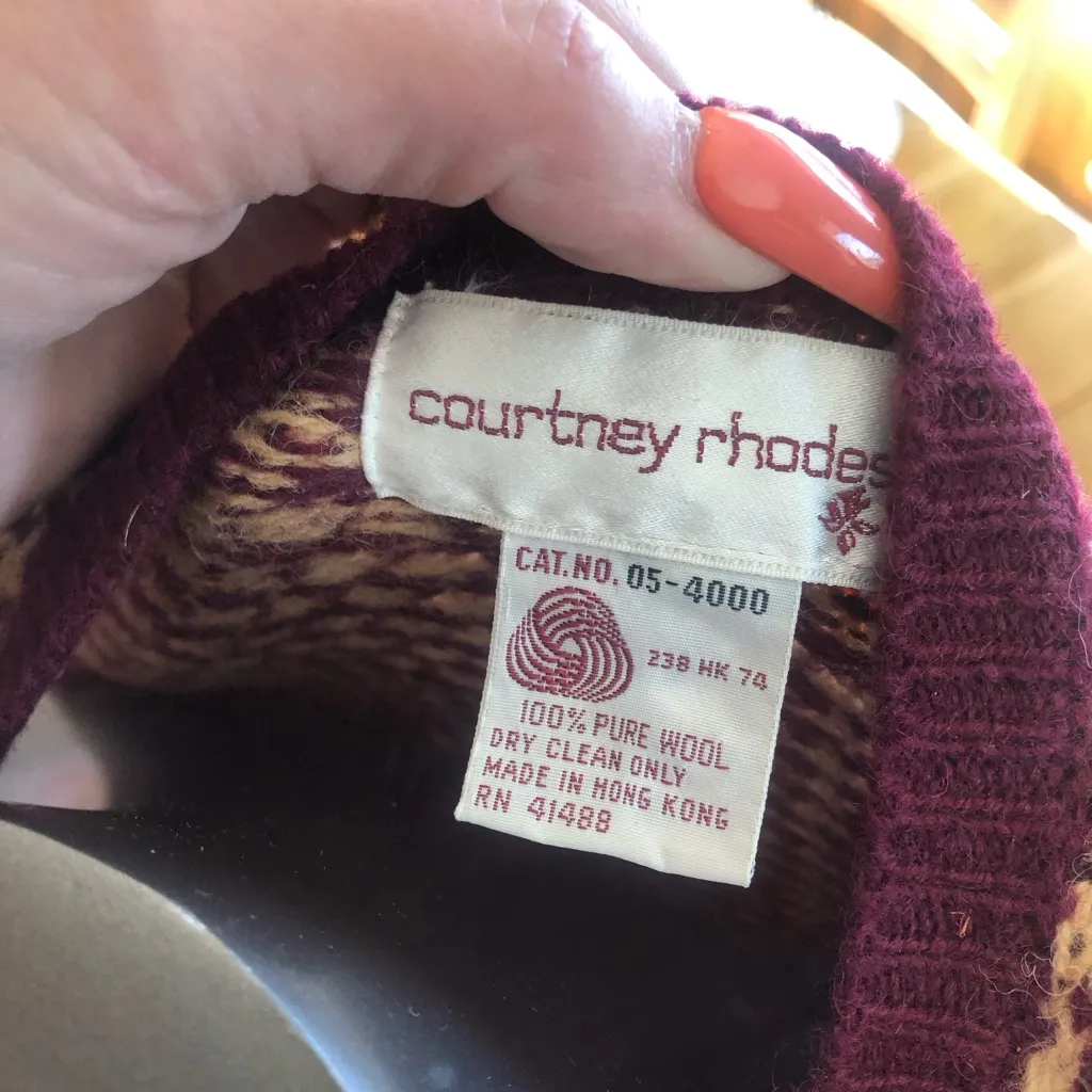 Vintage 80’s women’s Courtney Rhodes wool vest. Used in good condition. Size undefined - Image 4