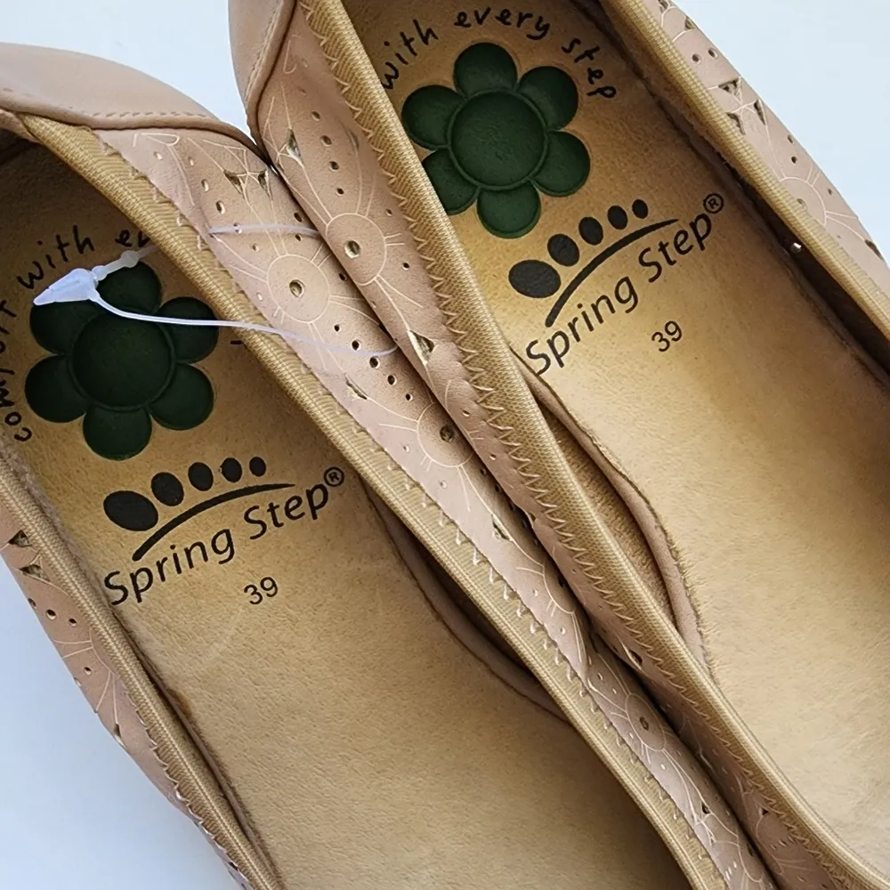 Spring Step beige laser cut peep toe heels size 39 (8½) - Image 2