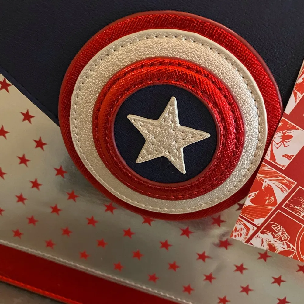 Marvel Captain American Danielle Nicole purse / crossbody - Image 4