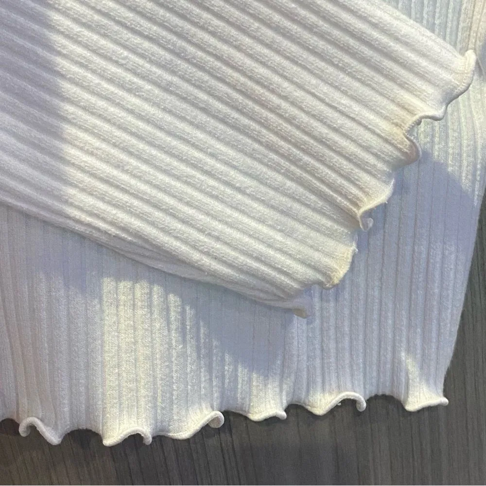 Forever 21 F21 White Long Sleeve Crewneck T-shirt XL Slightly Cropped - Image 3