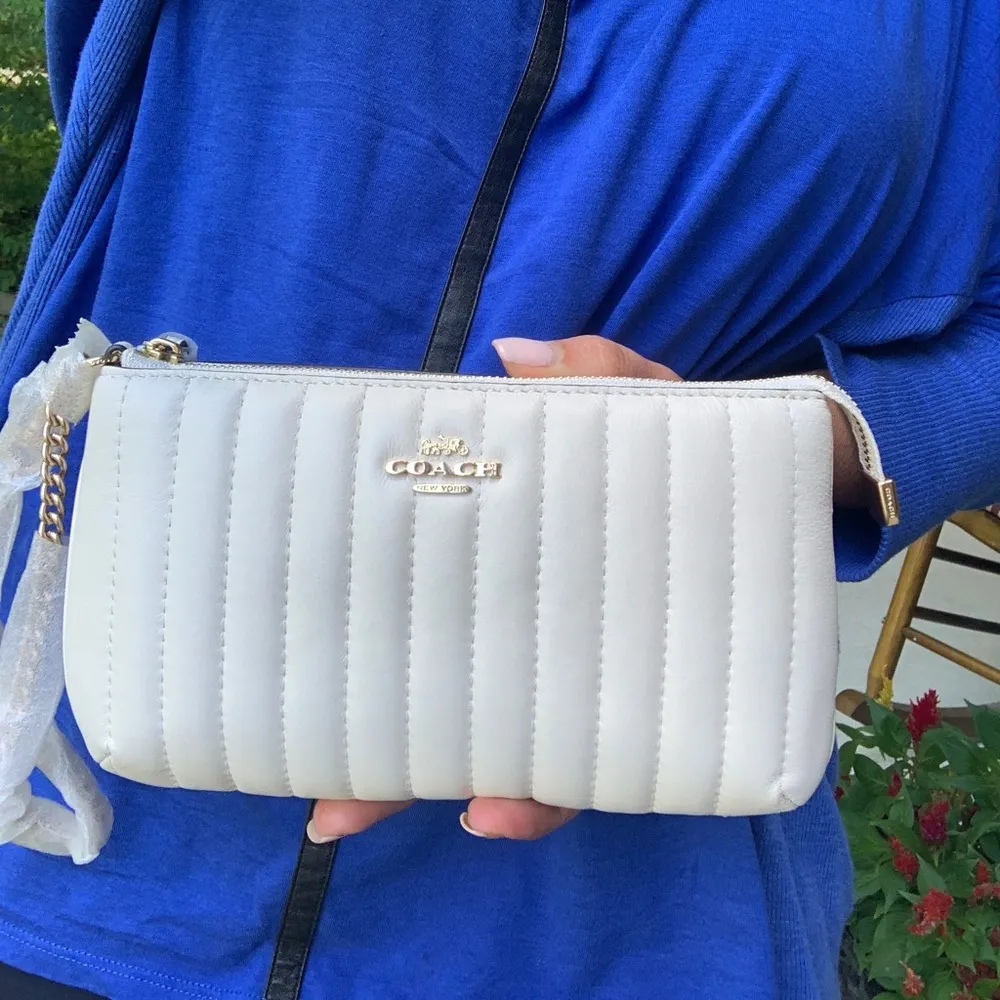 Authentic COACH 1941 Nappa leather/smooth leather zip top wristlet - Image 9