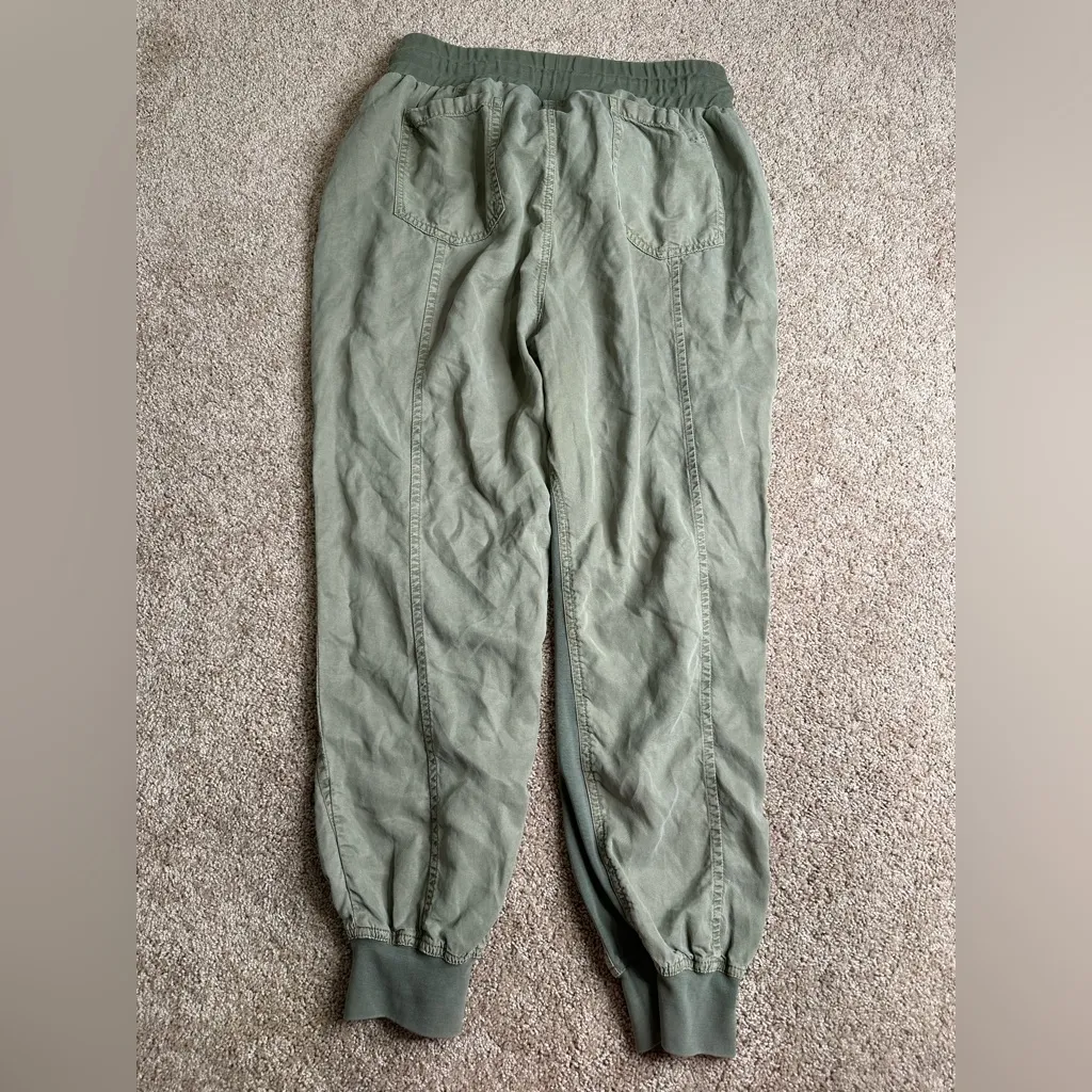 Quince Utility Green Joggers - Image 5