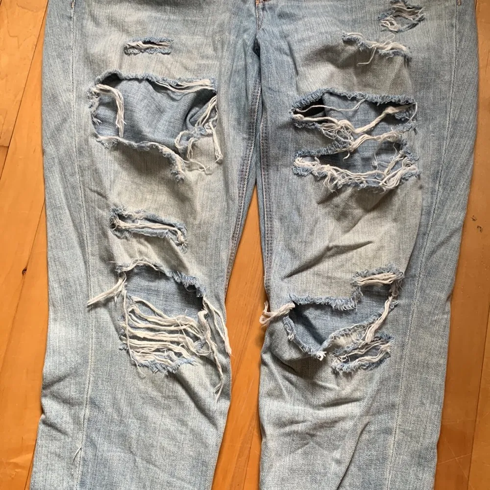 American Eagle Tomgirl Ripped Jeans 10 - Image 3