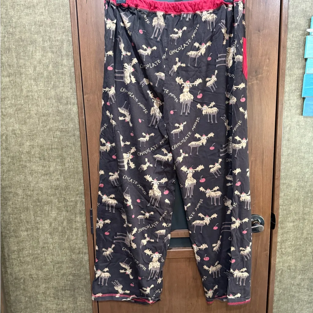 Black and Red Pajama Pants with Reindeer Print Size XL - Image 5