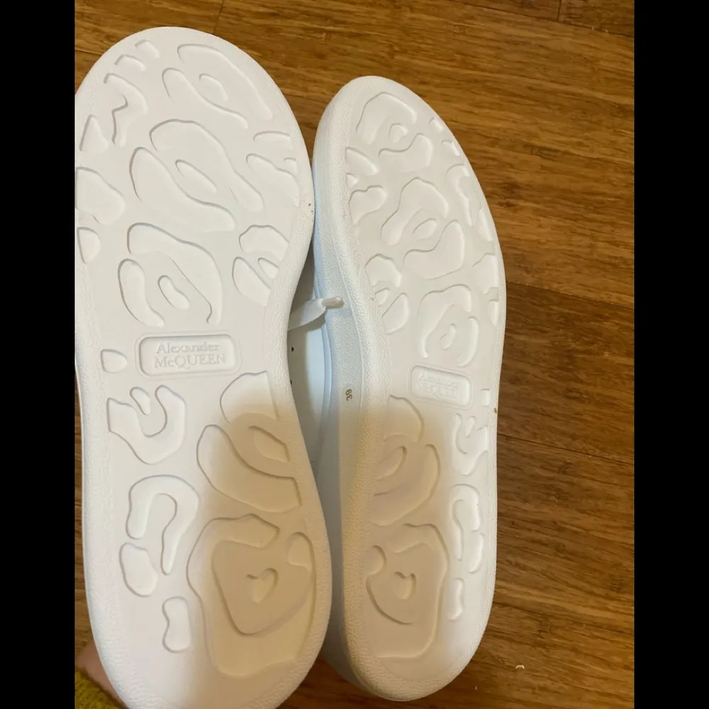 Alexander McQueen Oversized Sneaker size 39 - Image 4