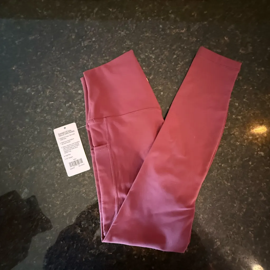 HeyNuts Essential Yoga 7/8 Leggings with Side Pockets Size XS - Image 3