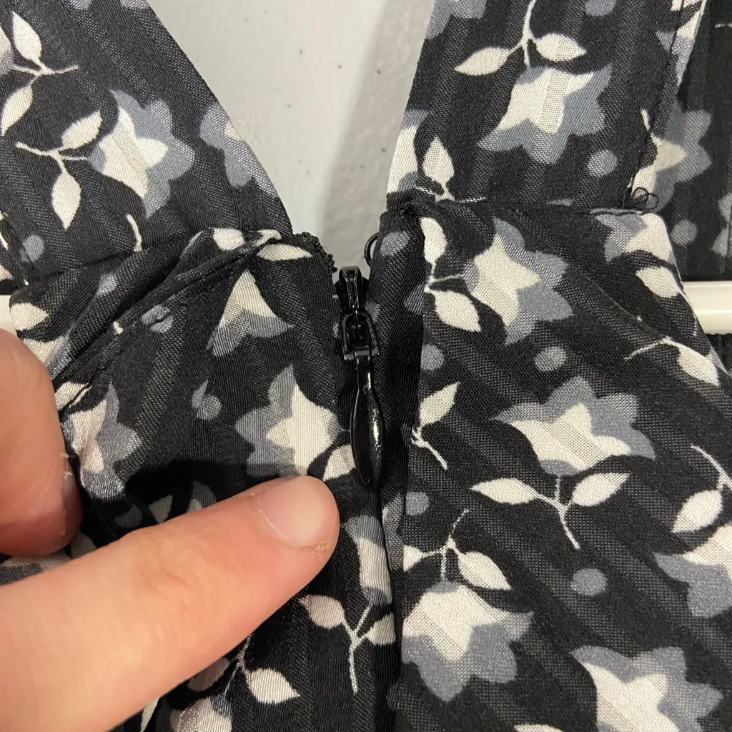 NWOT Ann‎ Taylor LOFT women’s black white floral halter tie ruffle romper summer - Image 6