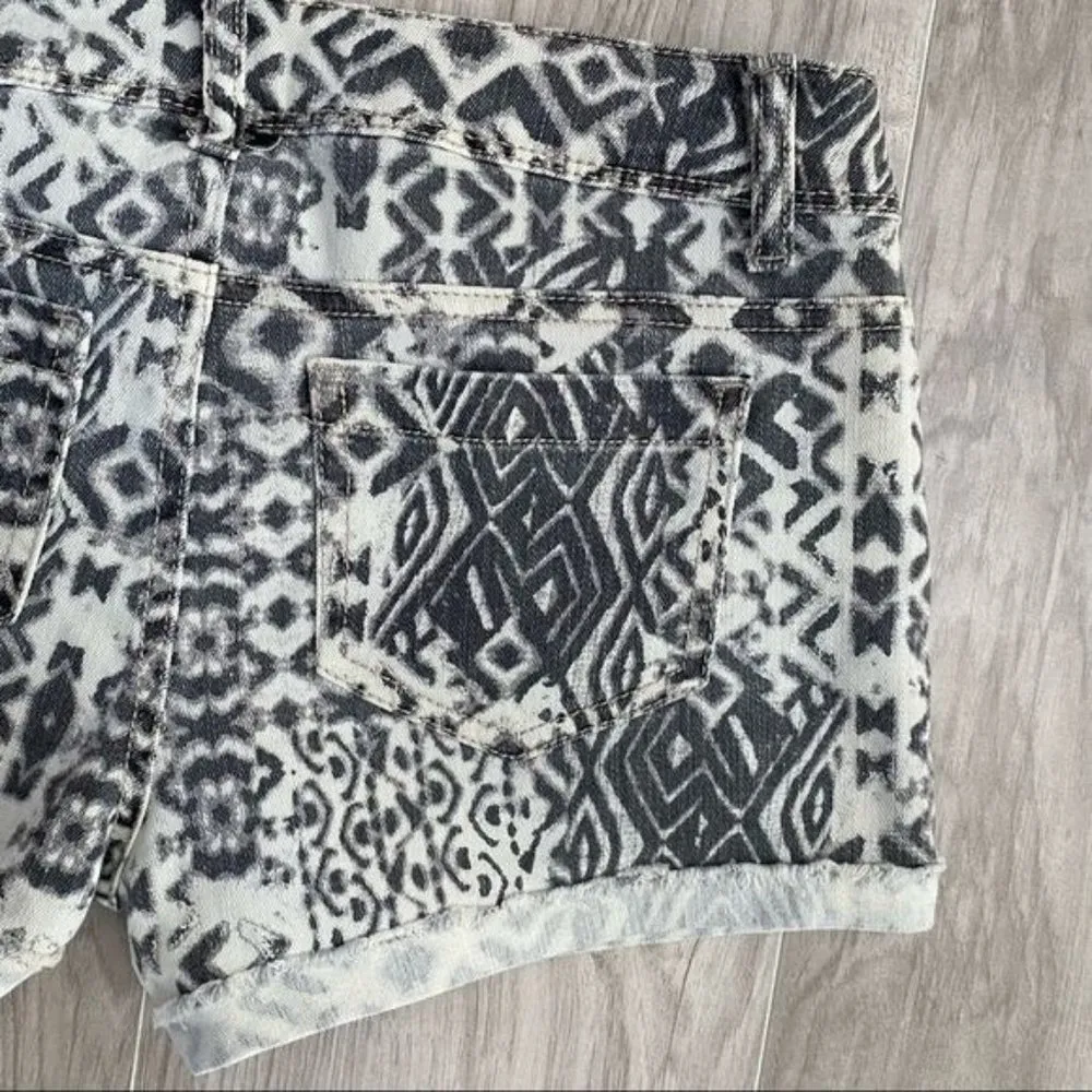 Mossimo Supply Co Studded Shorts - Image 8