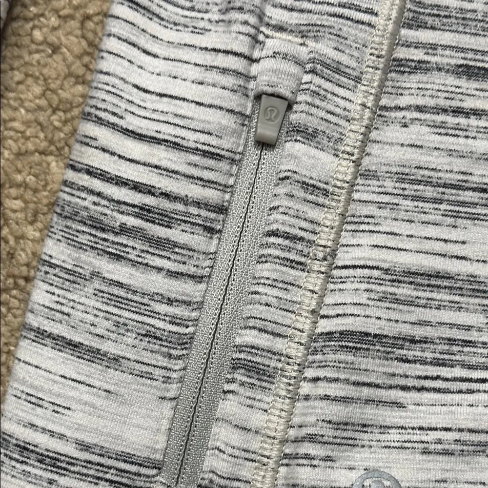 Lululemon Hooded Pull Over Sz2 Heathered White - Image 9