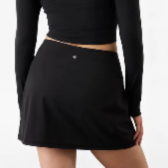 Athleta Salutation Stash High Rise 14 1/2 “ Skort Size Medium - Image 2