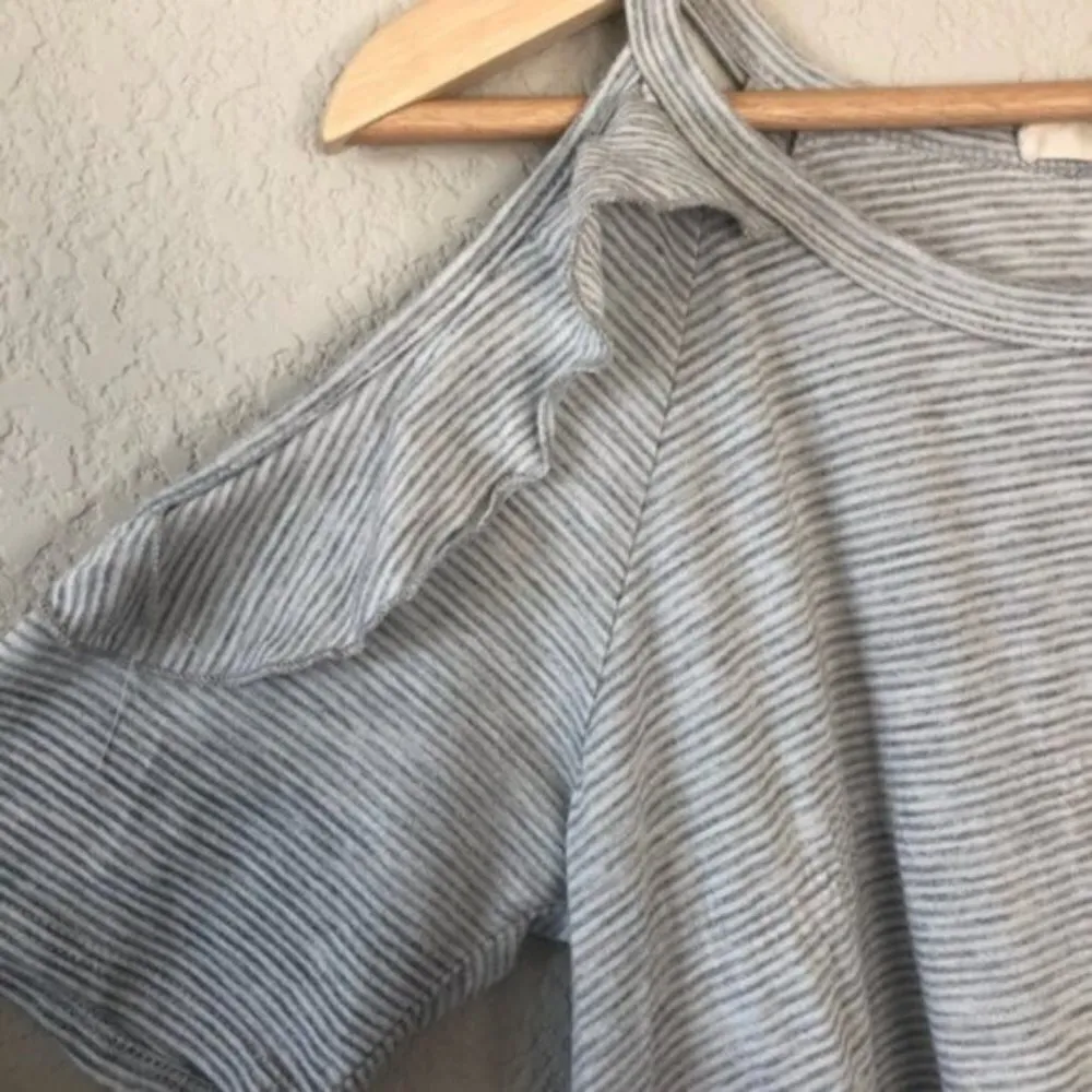 Urban Outfitters Caution to the Wind Cold Shoulder Ruffle Gray Striped T-Shirt L - Image 3
