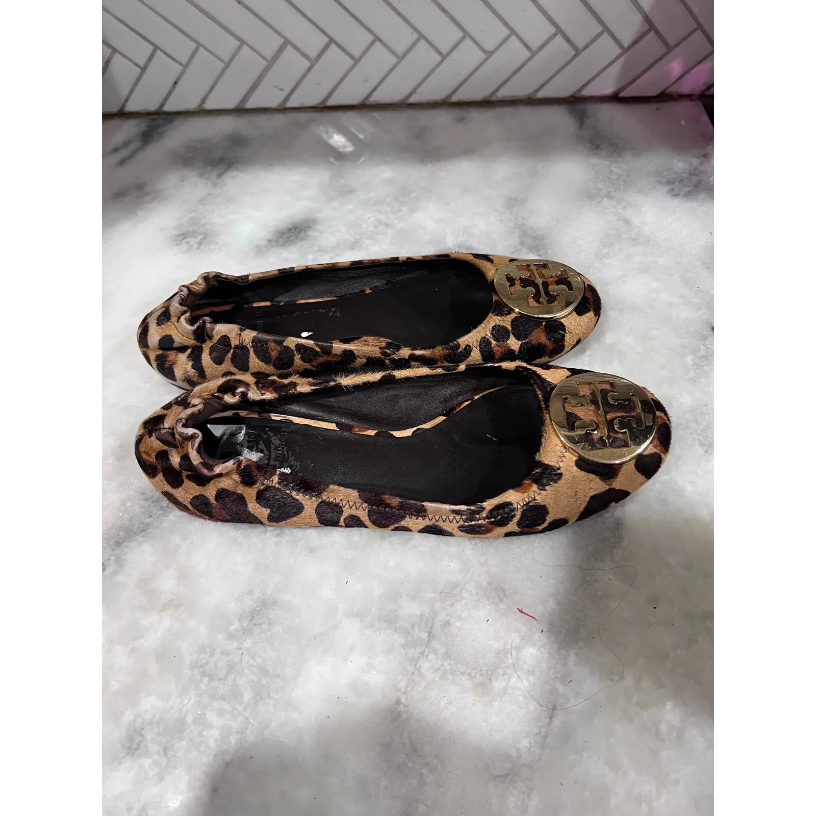 Tory Burch Eddie Leopard Calf Hair Ballet Flats Gold Logo Size 8 Made in Brazil - Image 8