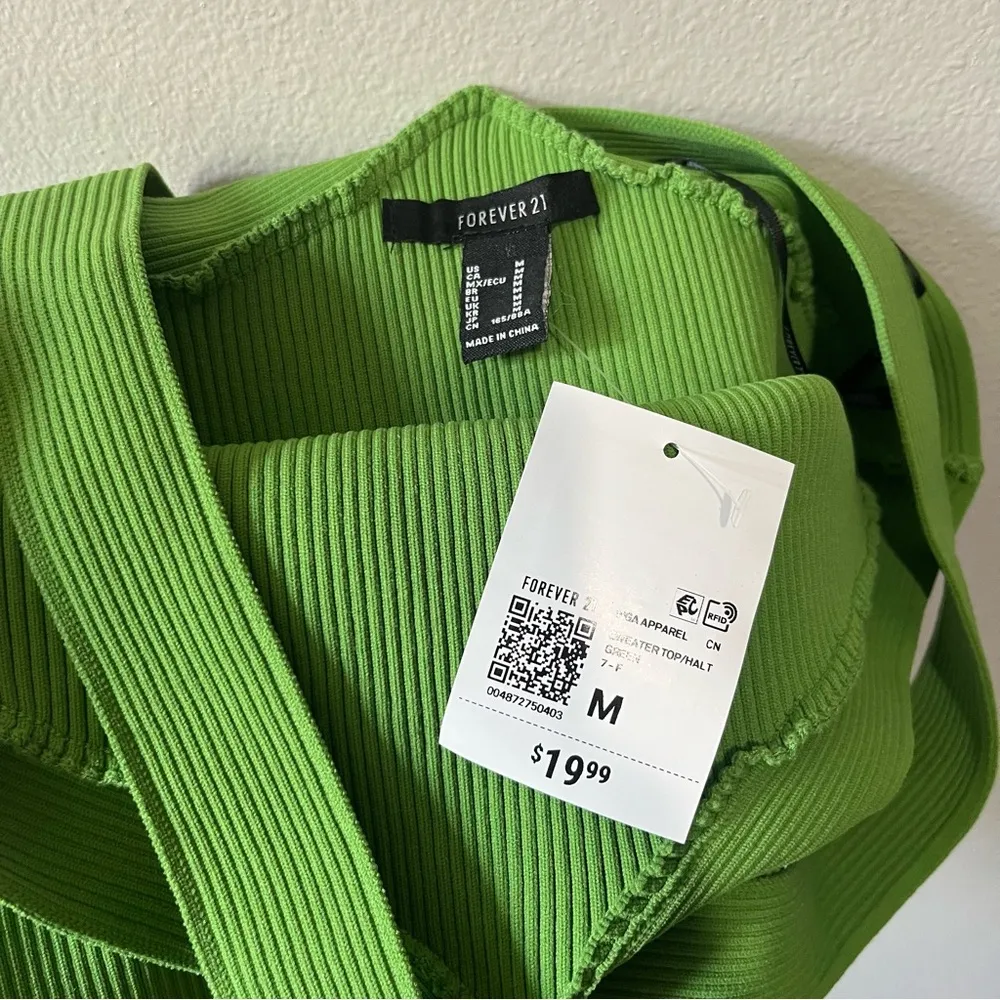 FOREVER 21-NWT Ribbed Halter Crop Top in Emerald Green Size M - Image 3