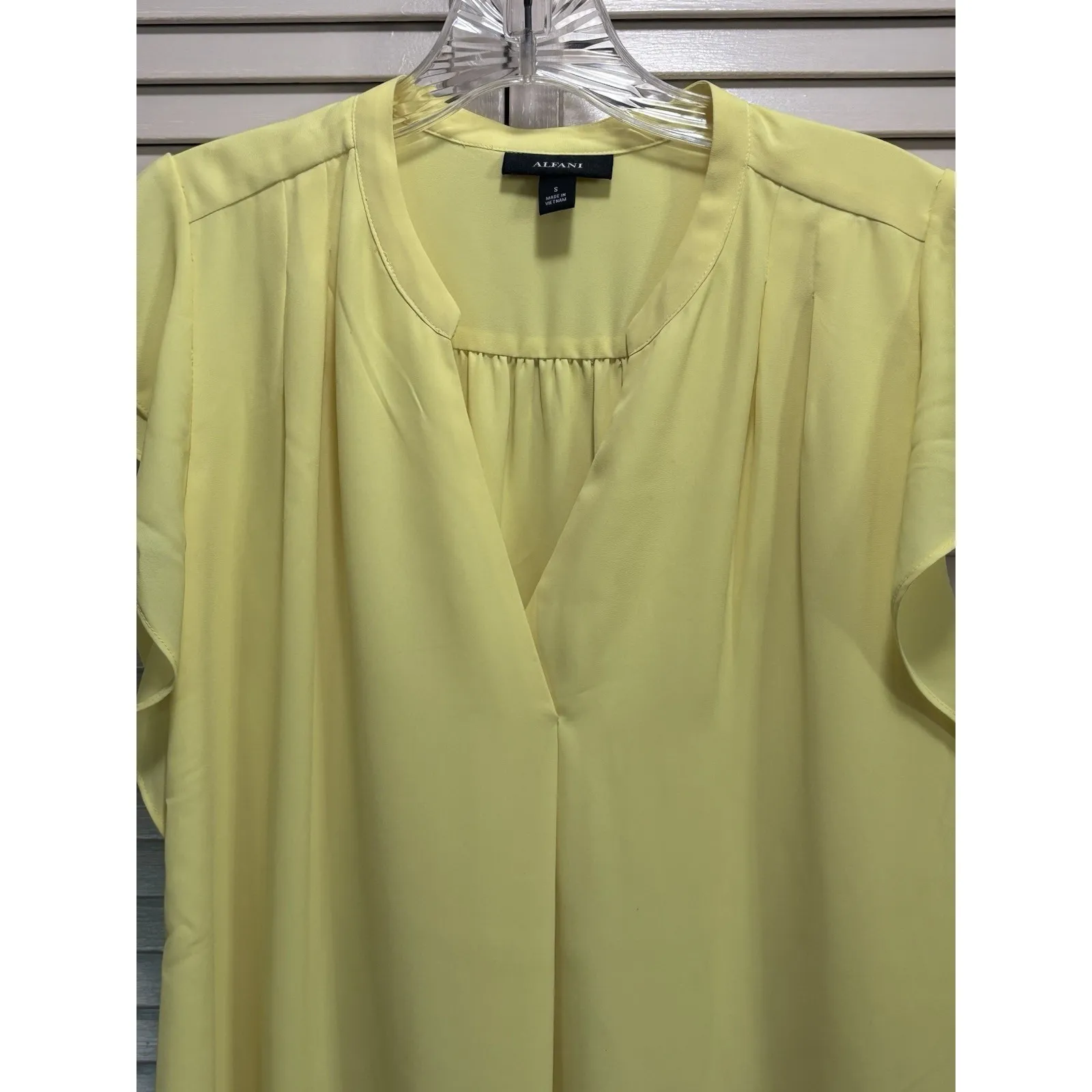Alfani Yellow Chiffon Round/Split Neck Blouse Size‎ S Short Flutter Sleeve Lined - Image 2