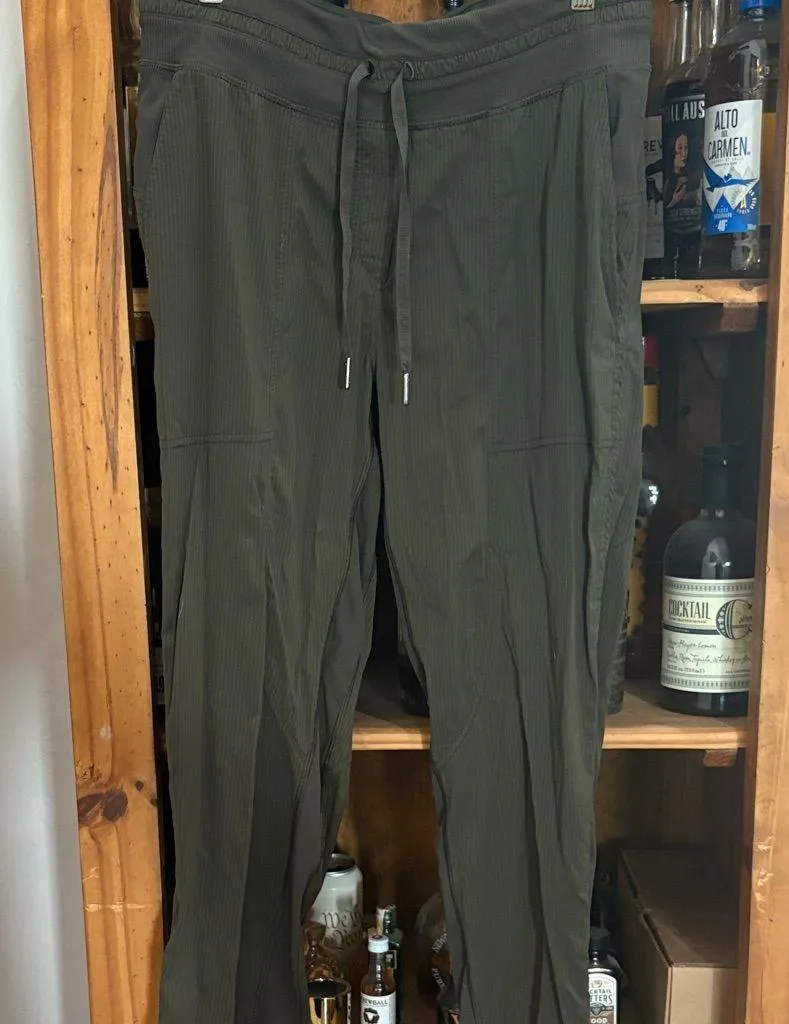 Lululemon Athletica Dark Green Dance studio capri Joggers - Image 5