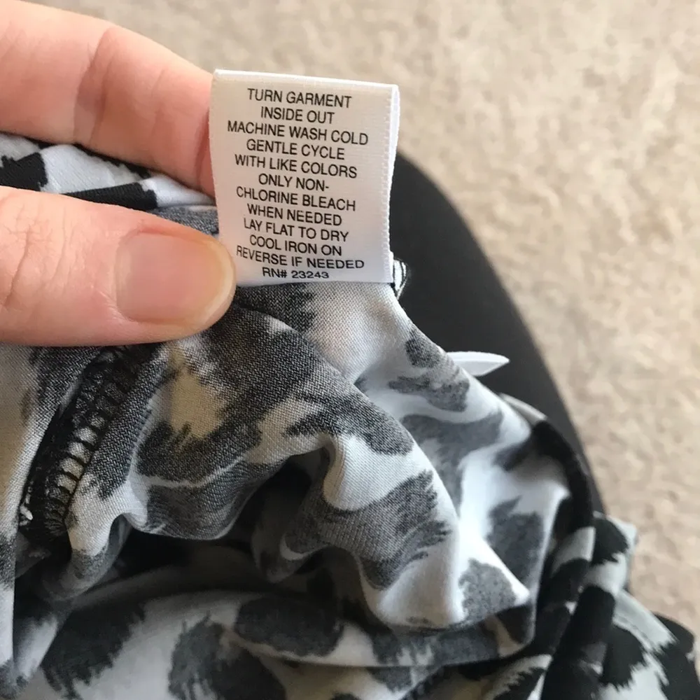 Ny&co stretch cheetah capsleeve blouse - Image 5