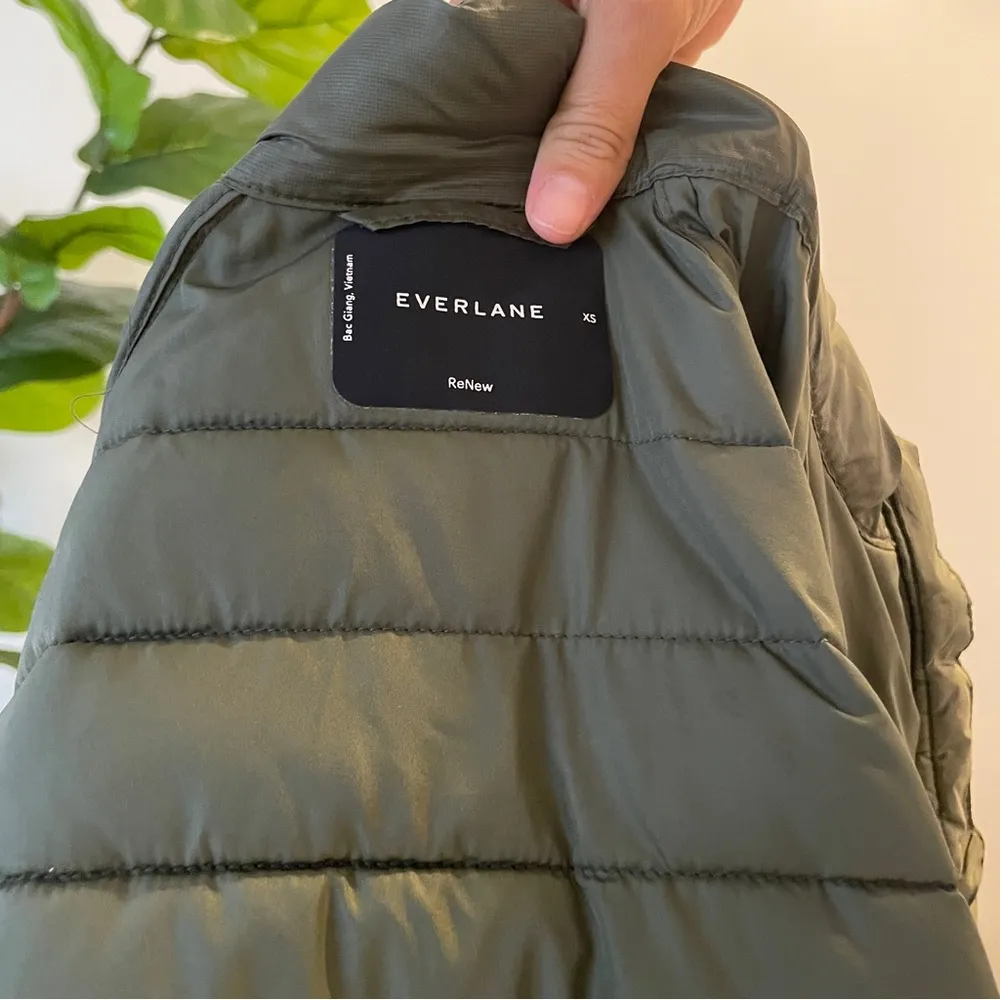 Everlane | Renew Green Light Weight Puffer Jacket - Image 4