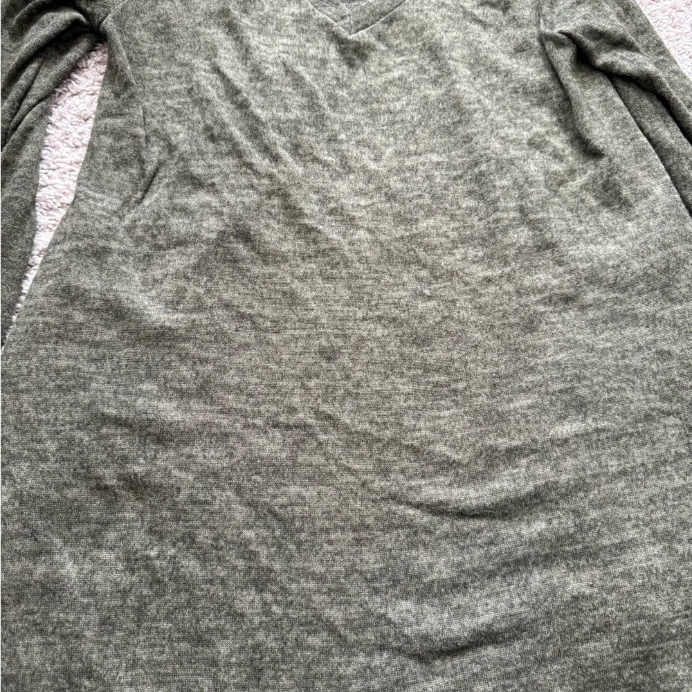 Goldspark Long Sleeve Green V - Image 10