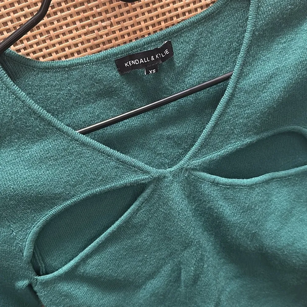 Kendall & Kylie Womens Sweater Size XS Green Late Night Cutout V Neck NWOT - Image 5