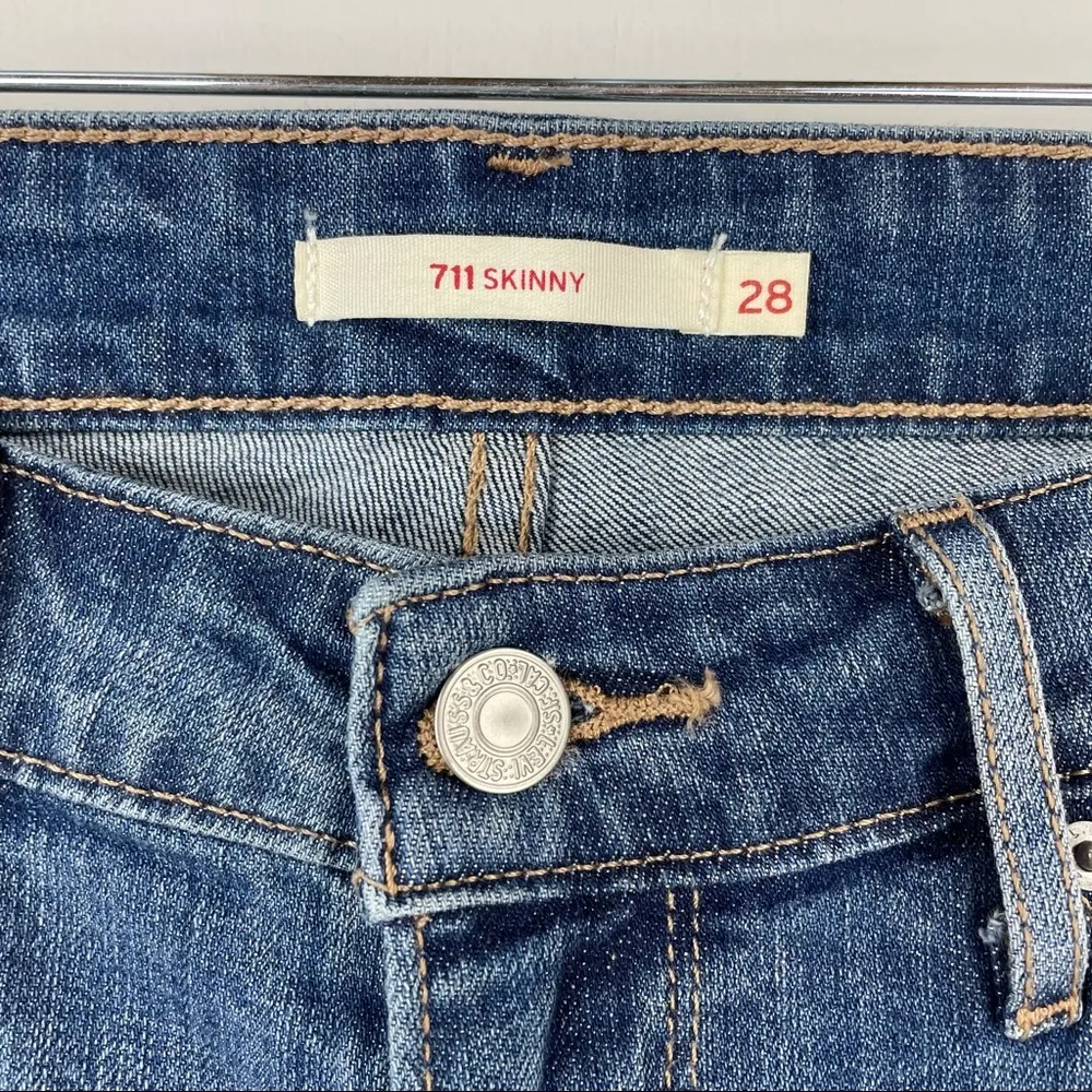 Levi’s 711 Skinny Medium Dark Wash - Image 4