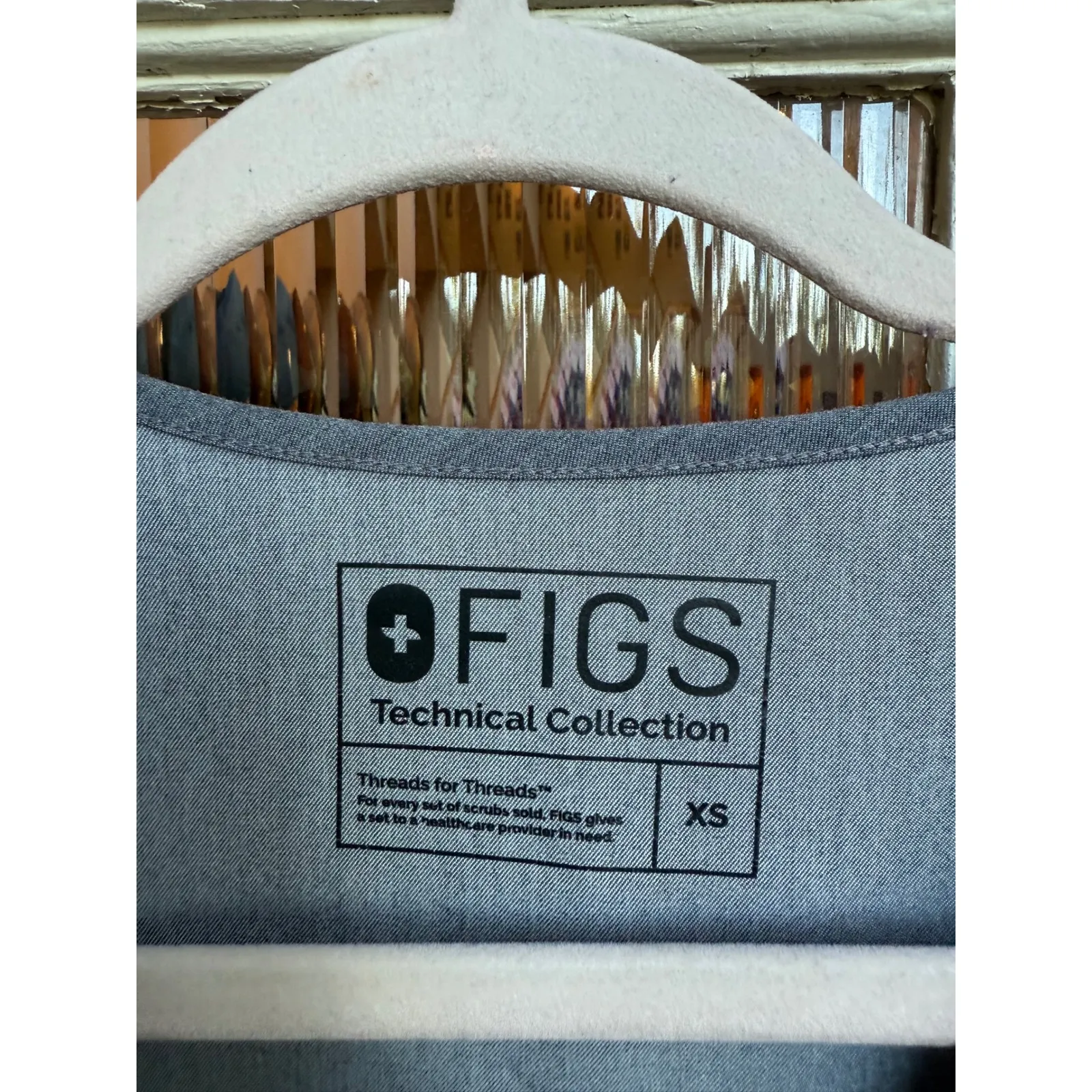 FIGS Technical Collection Scrub Top Women's Grey V Neck Short Sleeve Size XS - Image 2