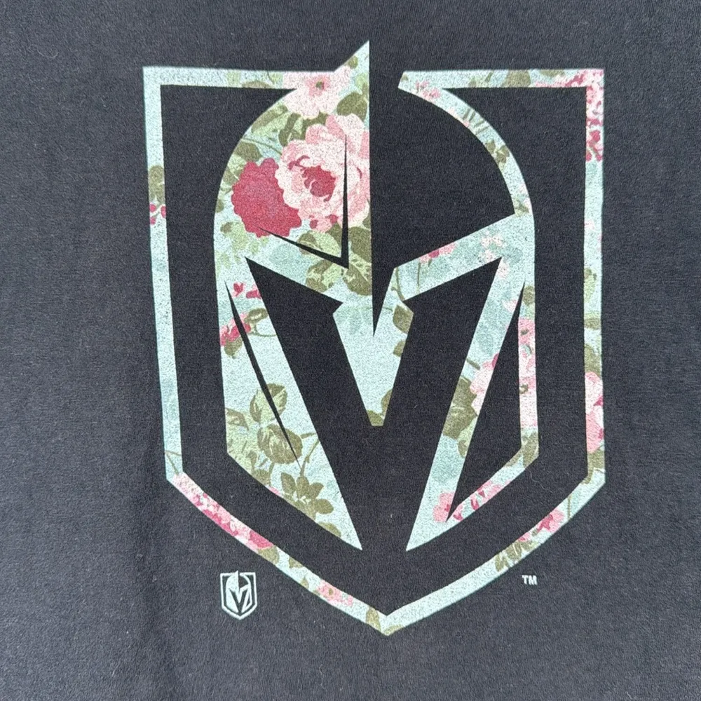 Fanatics VGK NHL Vegas Golden Knights Black V-Neck Shirt Size Med EUC #5618 - Image 3